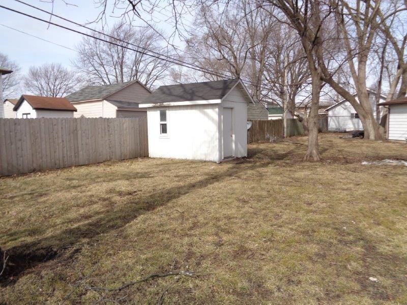 961 Hoyt Ave - Photo 3 of 16