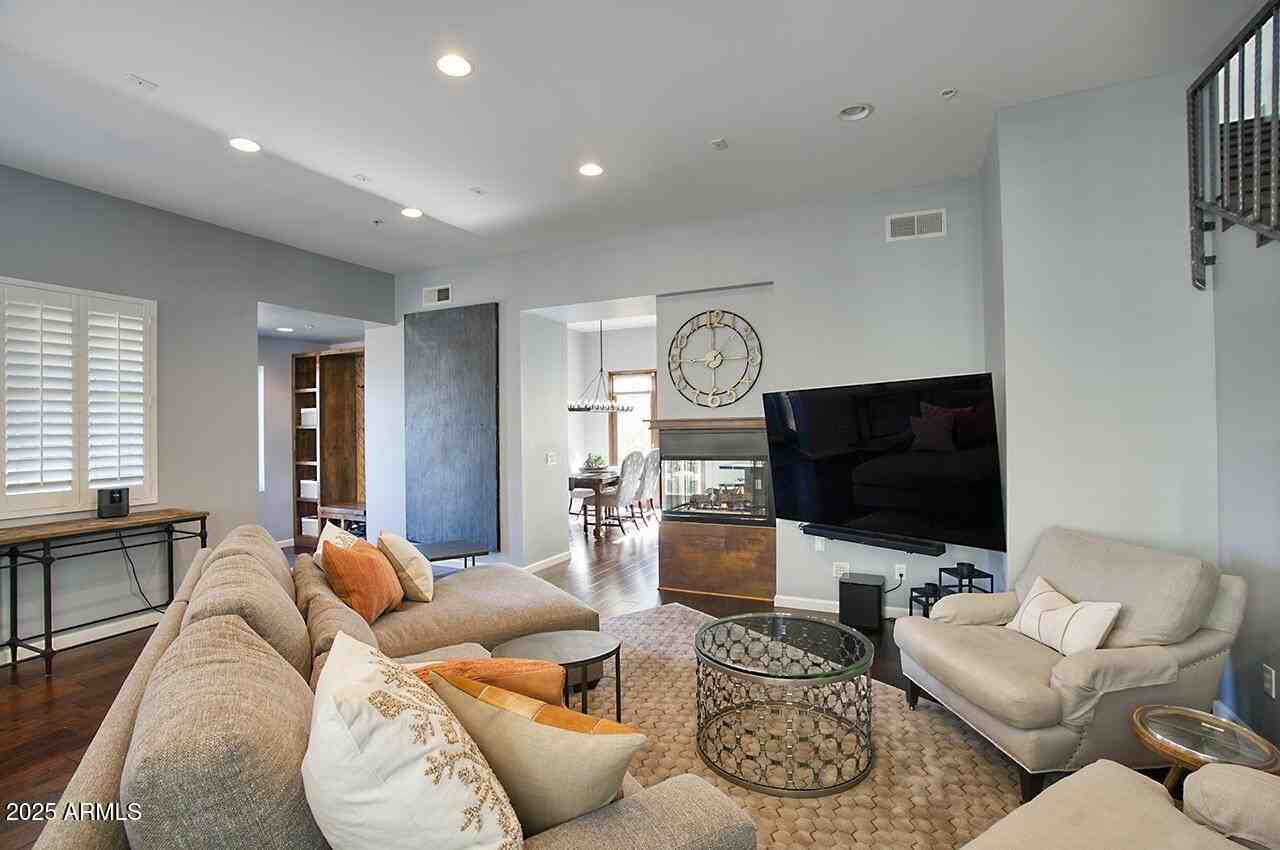 5010 N 34th St Unit 3 #3 - Photo 2 of 28