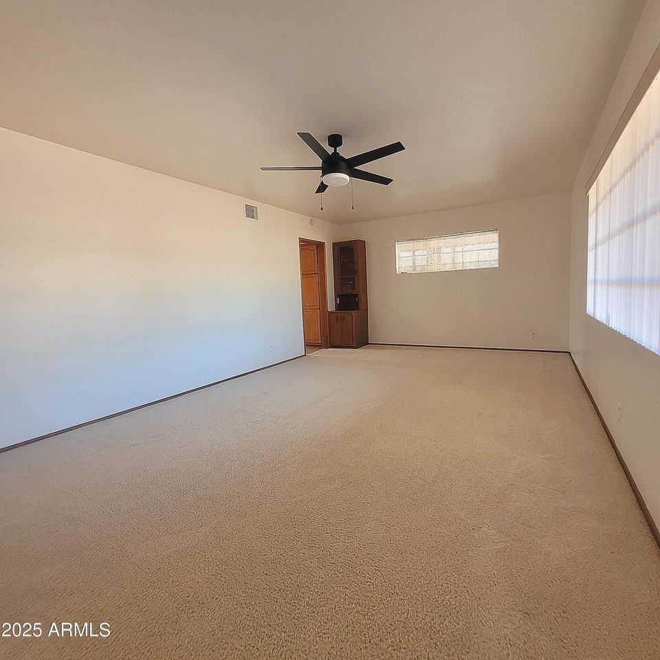 8229 E Cambridge Ave - Photo 6 of 21