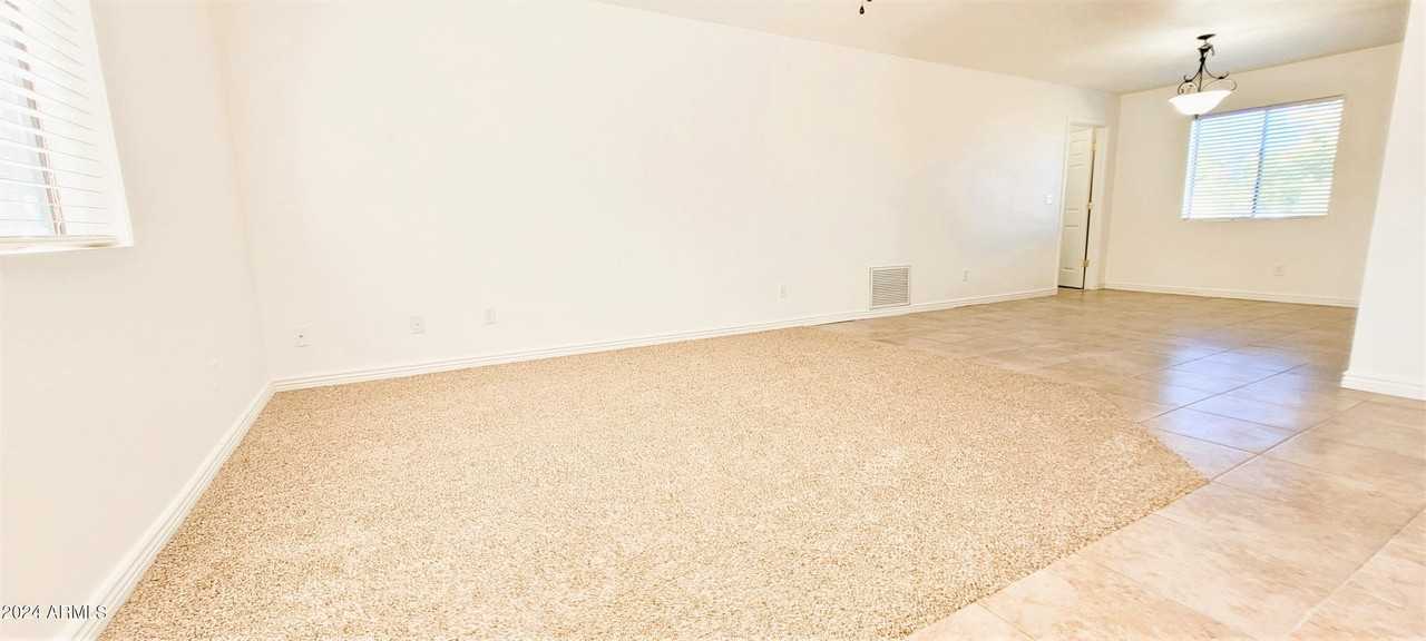 220 S Paloma - Photo 2 of 18