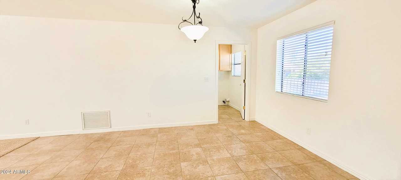 220 S Paloma - Photo 4 of 18