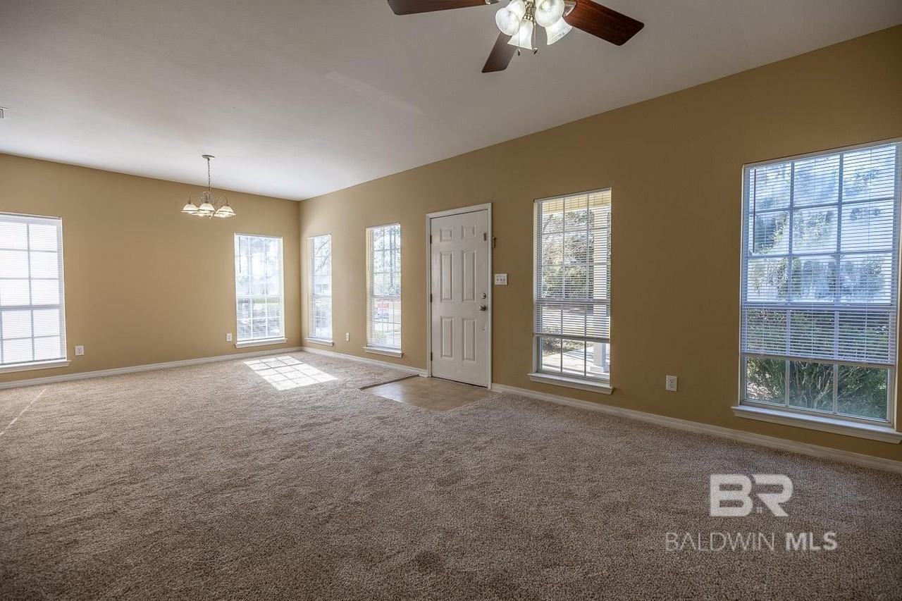 33740 Stables Dr - Photo 3 of 17