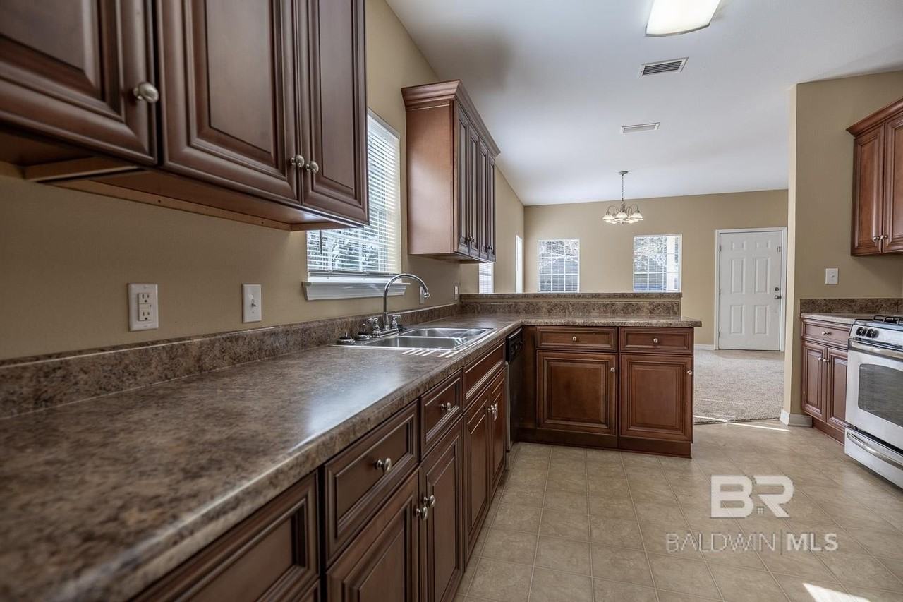 33740 Stables Dr - Photo 6 of 17