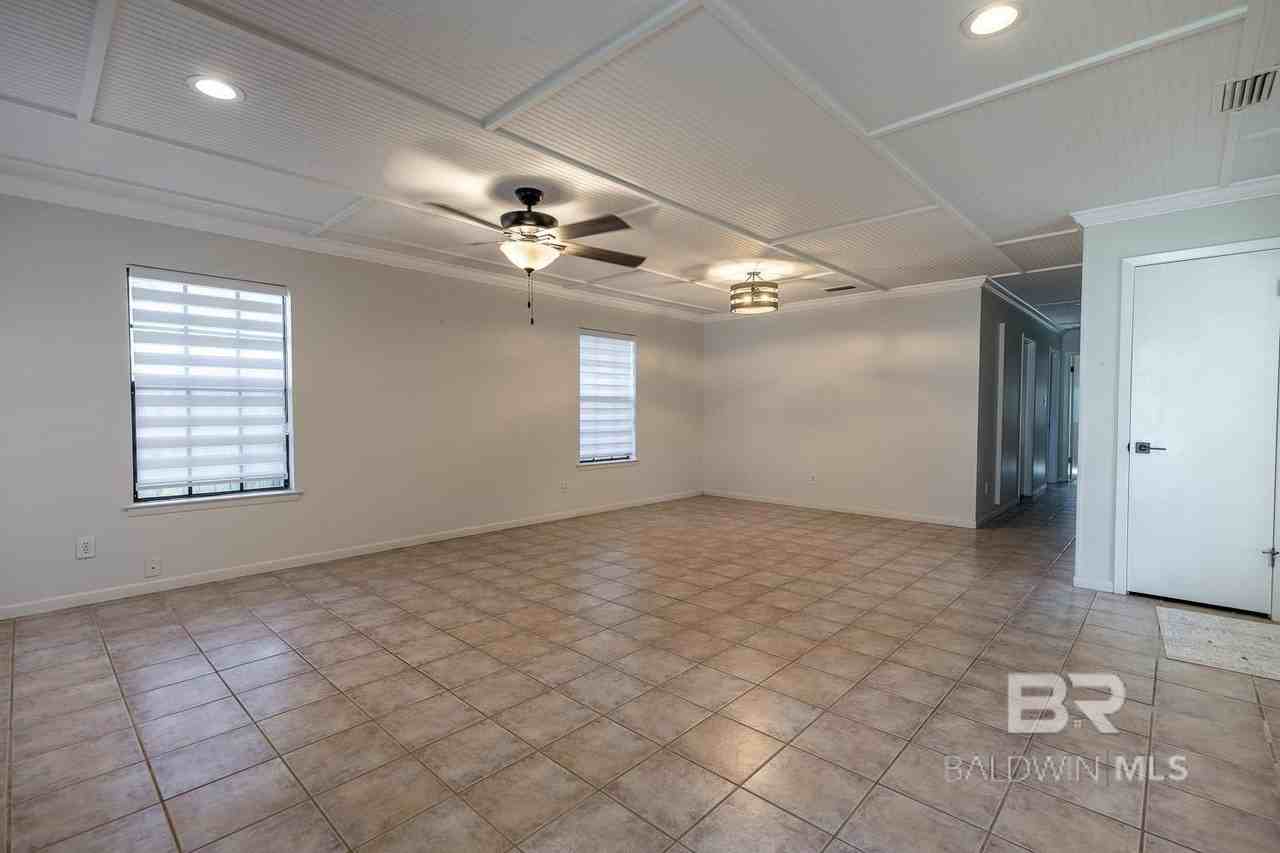 558 Bellangee Ave - Photo 4 of 19