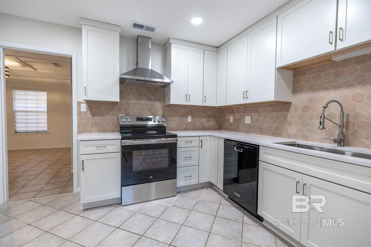 558 Bellangee Ave - Photo 6 of 19