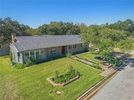 featured image of 3802 Sunnybrook Ln