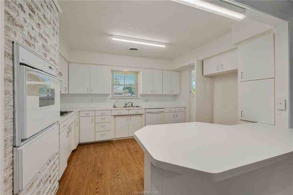 3802 Sunnybrook Ln - Photo 4 of 37