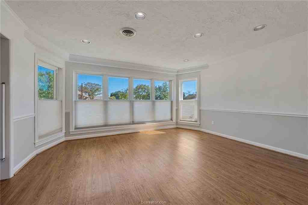 3802 Sunnybrook Ln - Photo 6 of 37