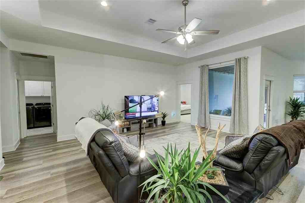 4002 Brownway Dr - Photo 3 of 22