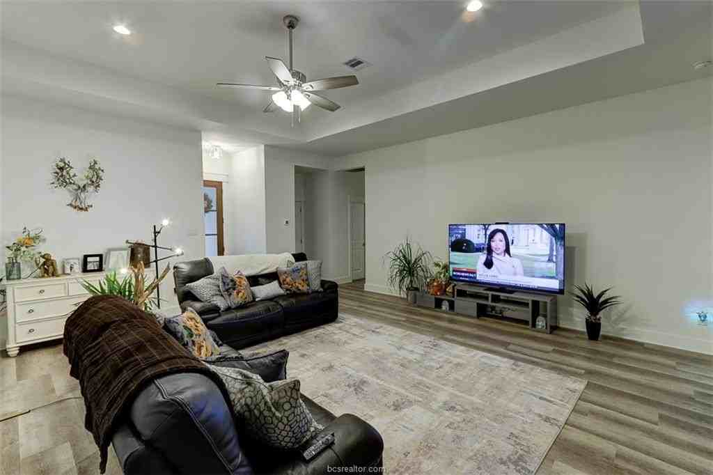 4002 Brownway Dr - Photo 4 of 22