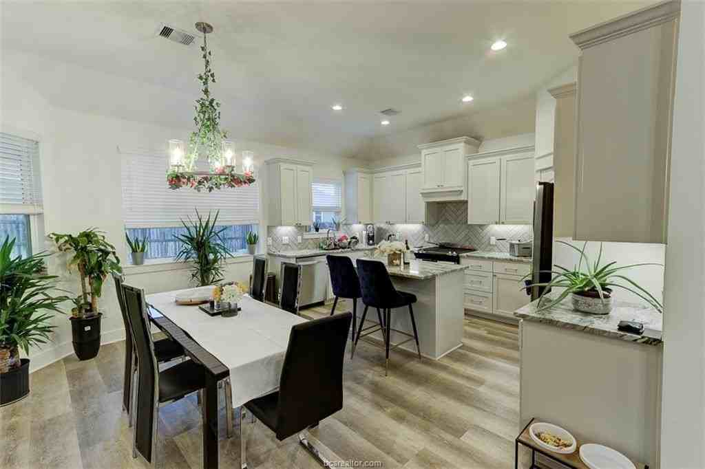 4002 Brownway Dr - Photo 7 of 22