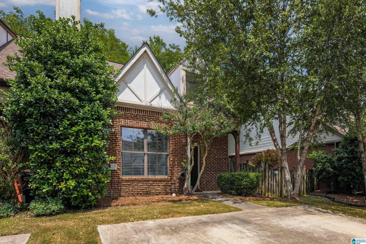 2250 Ridgemont Dr - Photo 3 of 39