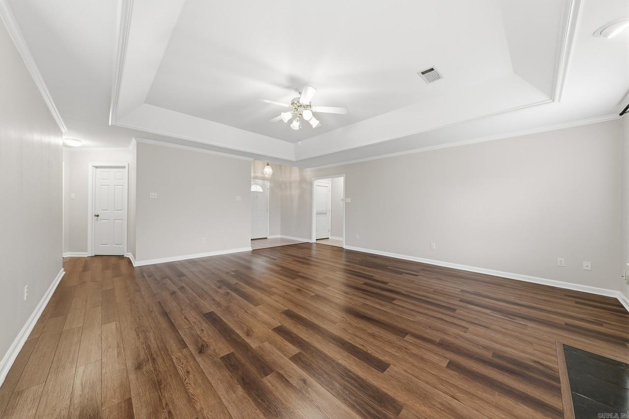 303 Dakota Dr - Photo 6 of 34