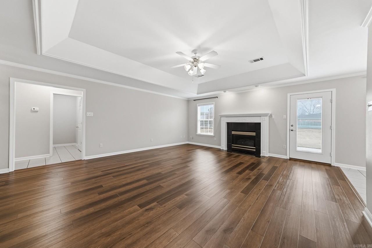 303 Dakota Dr - Photo 7 of 34