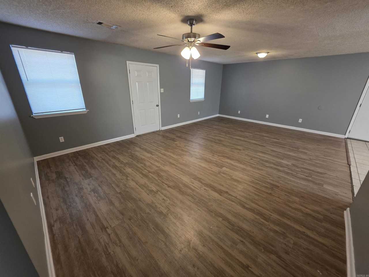 31 Saint John St - Photo 3 of 16