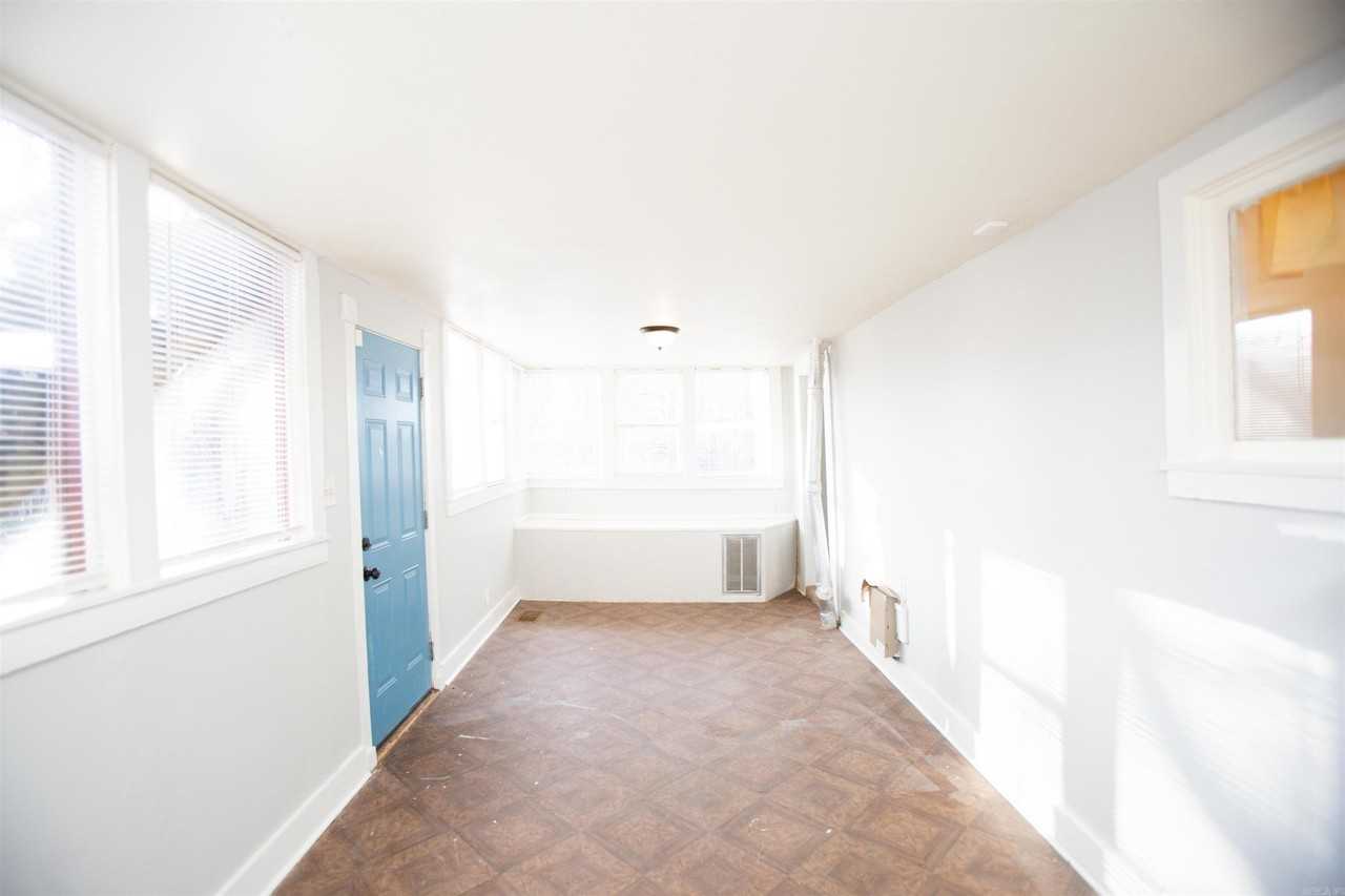 3709 W 12th St - Photo 3 of 14