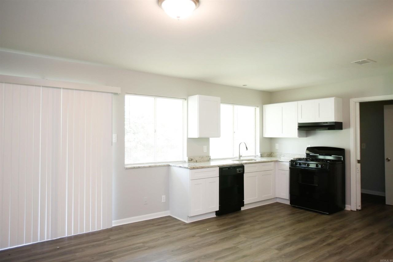 6715 Carolina Dr - Photo 3 of 12