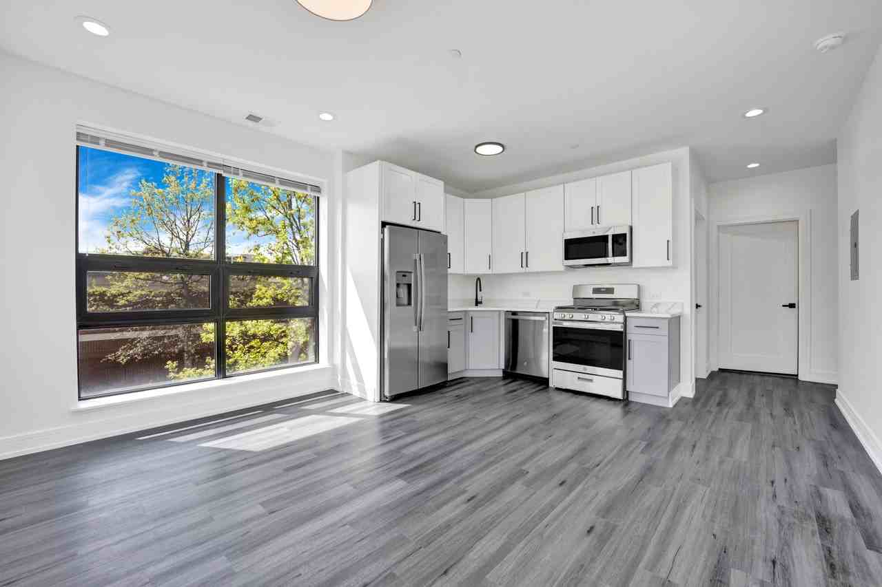 4350 W Lawrence Ave #408 - Photo 2 of 14