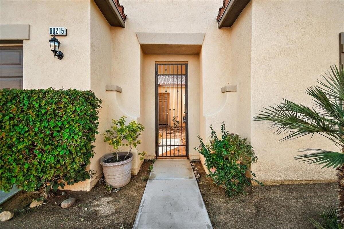 80215 Queensboro Dr - Photo 4 of 43