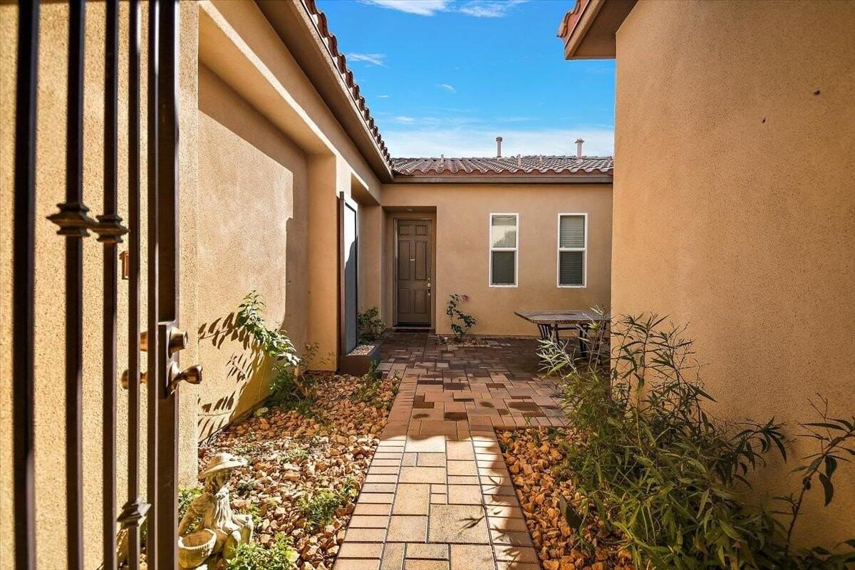 80215 Queensboro Dr - Photo 5 of 43
