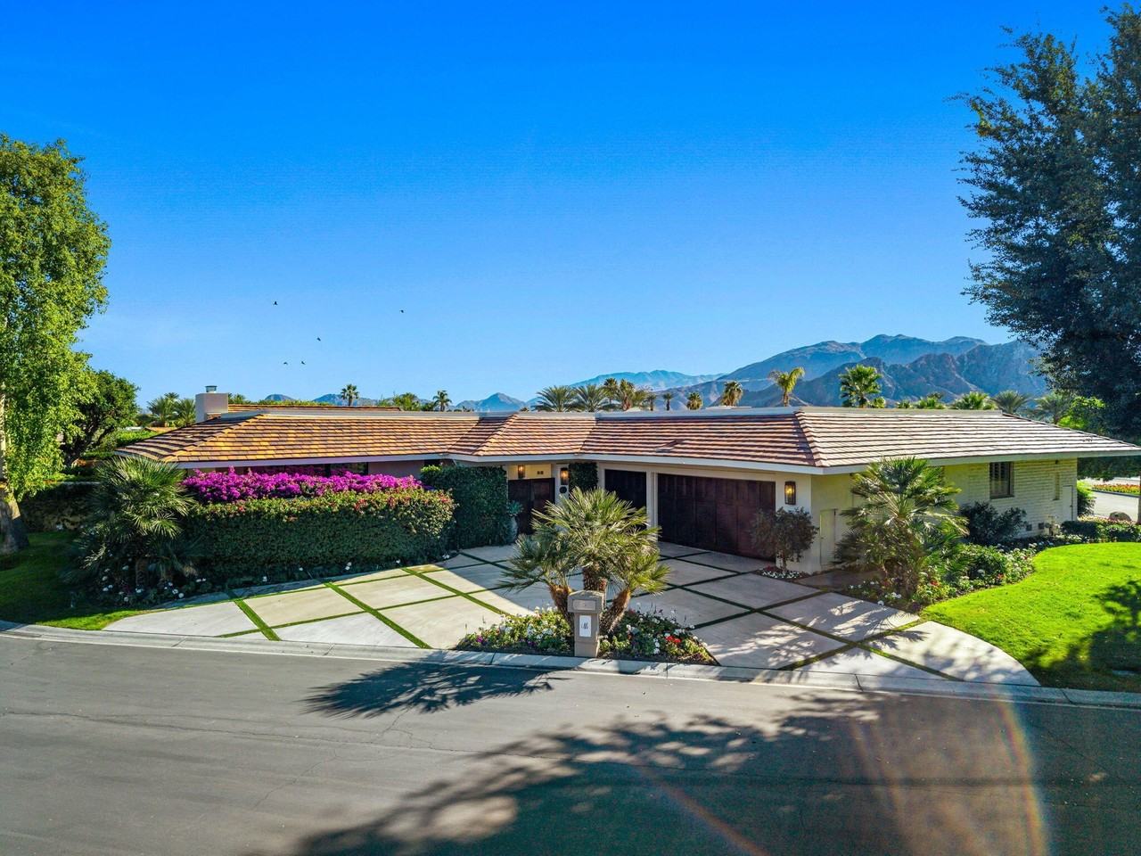 6 Exeter Ct - Photo 2 of 45