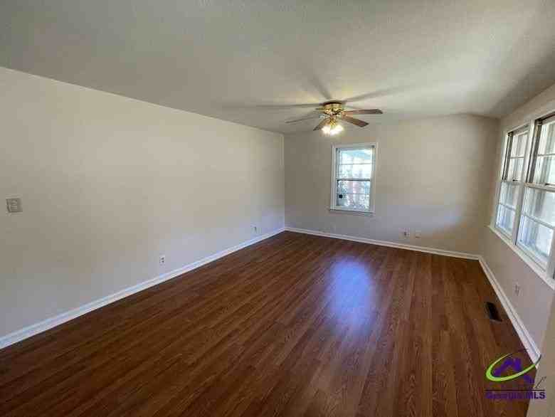 107 Springdale Dr - Photo 4 of 15