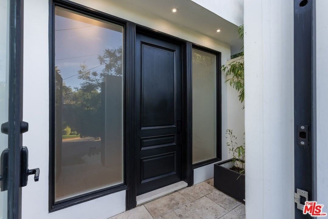 7473 Mulholland Dr - Photo 4 of 50