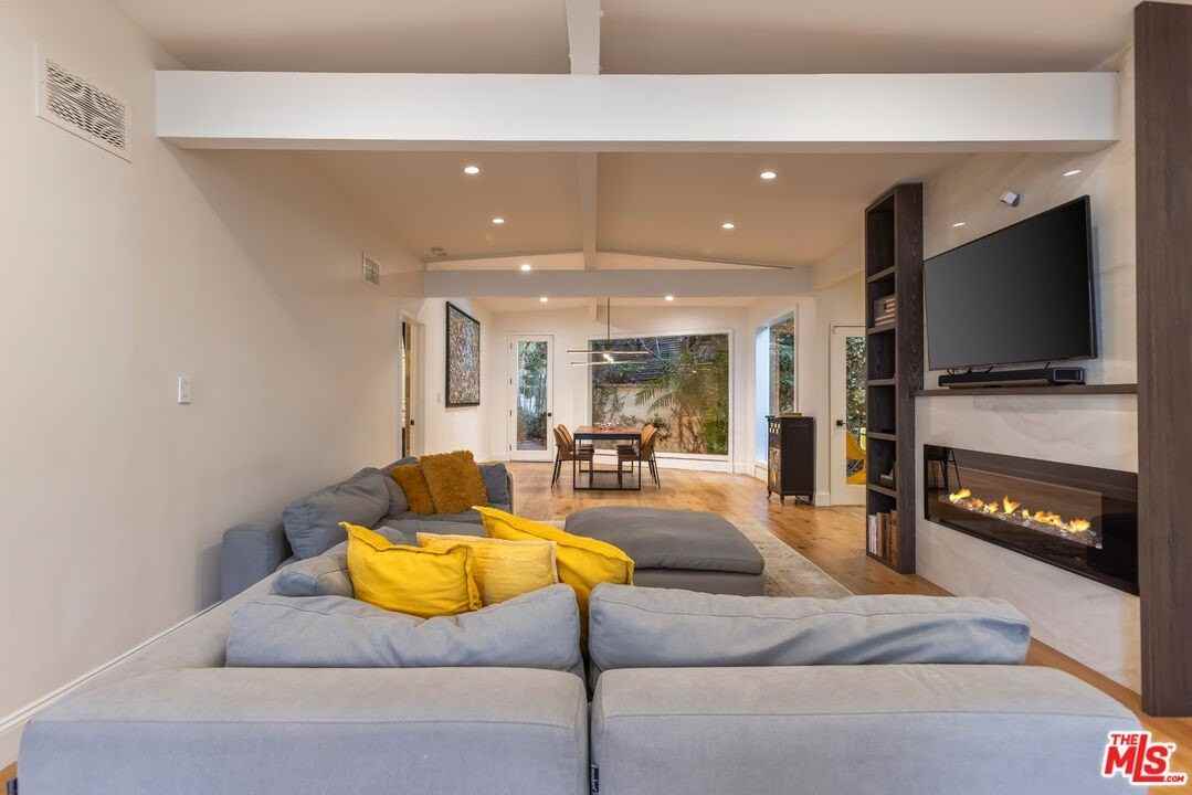 7473 Mulholland Dr - Photo 7 of 50