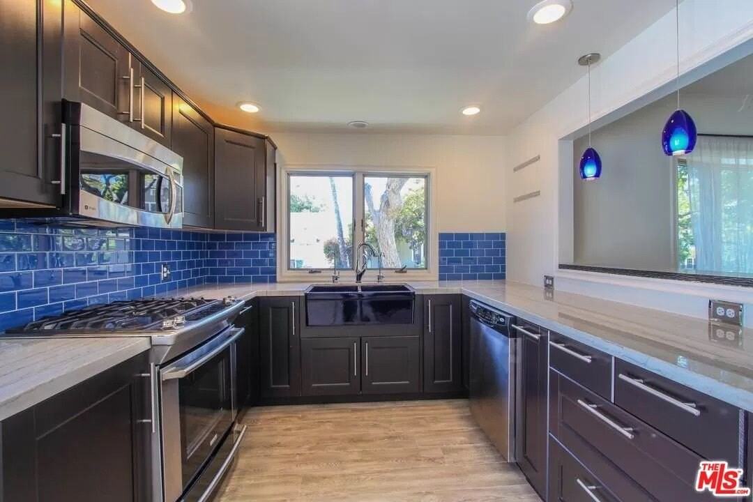 7701 Norton Ave - Photo 3 of 23