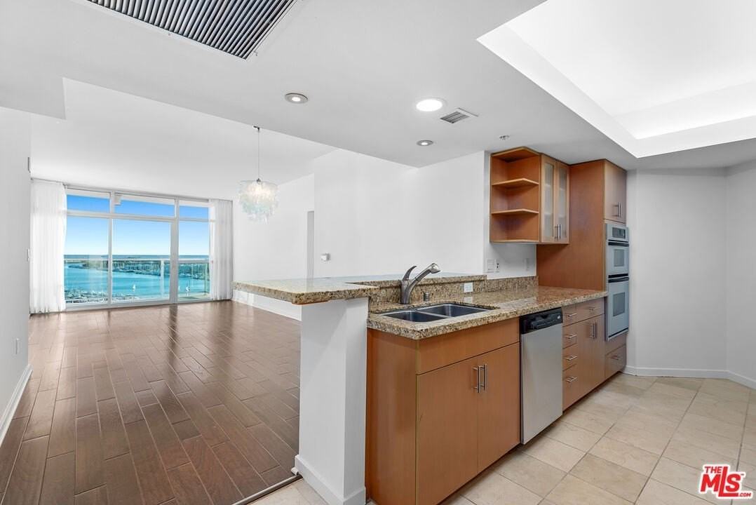 13700 Marina Pointe Dr Unit 1604 #1604 - Photo 2 of 50