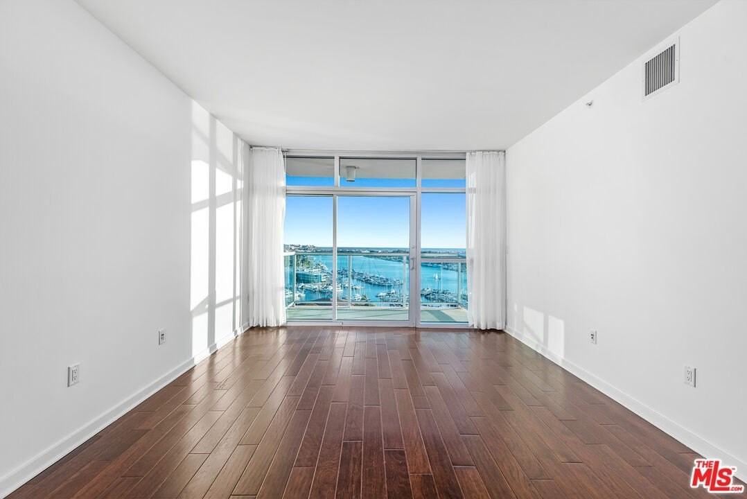 13700 Marina Pointe Dr Unit 1604 #1604 - Photo 4 of 50