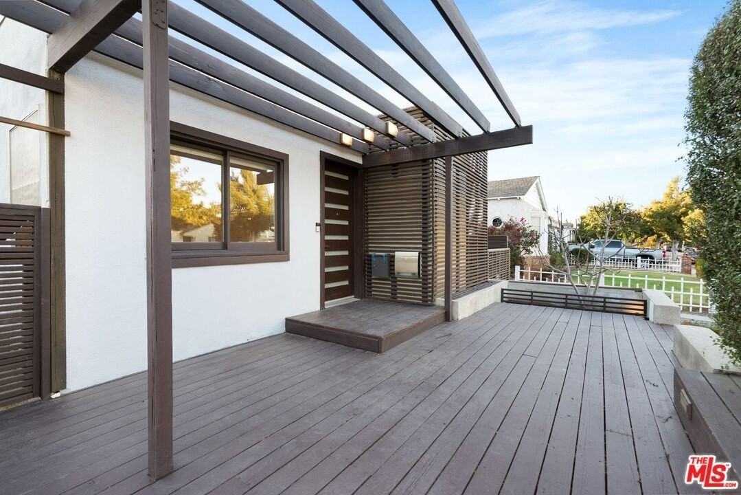 2658 34th St - Photo 2 of 28