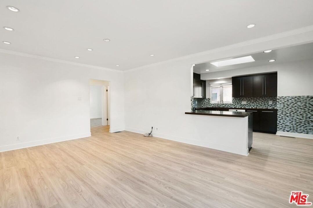 2658 34th St - Photo 4 of 28