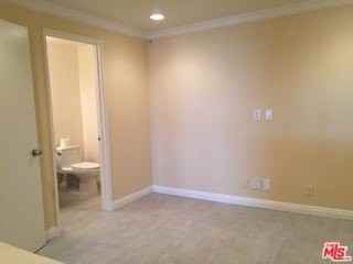 137 S Palm Dr Apt 504 #504 - Photo 6 of 14