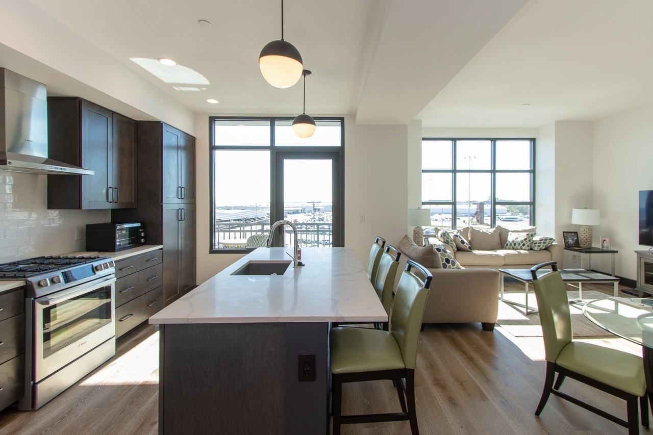 5 Gadsdenboro St Apt 505 #505 - Photo 3 of 15