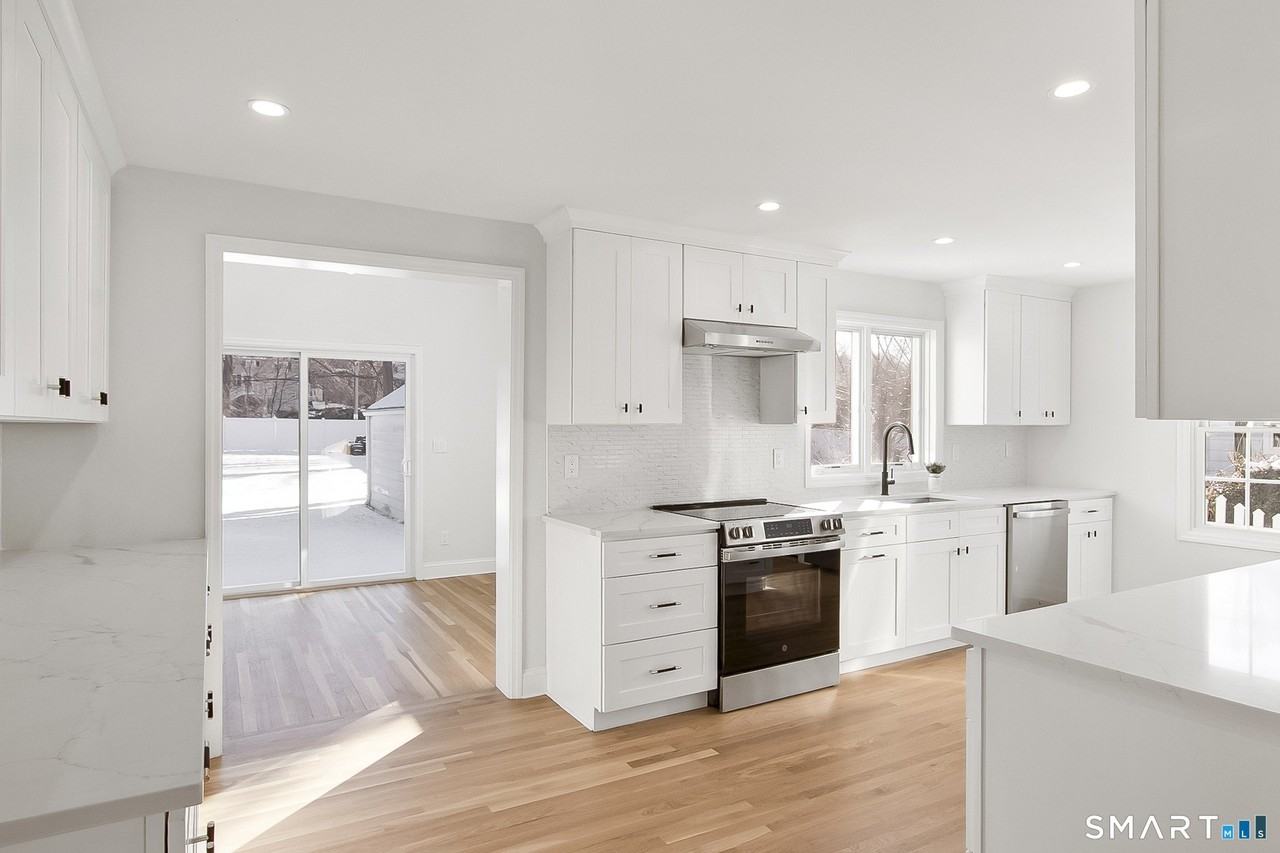 10 Greenwood Ave - Photo 5 of 36