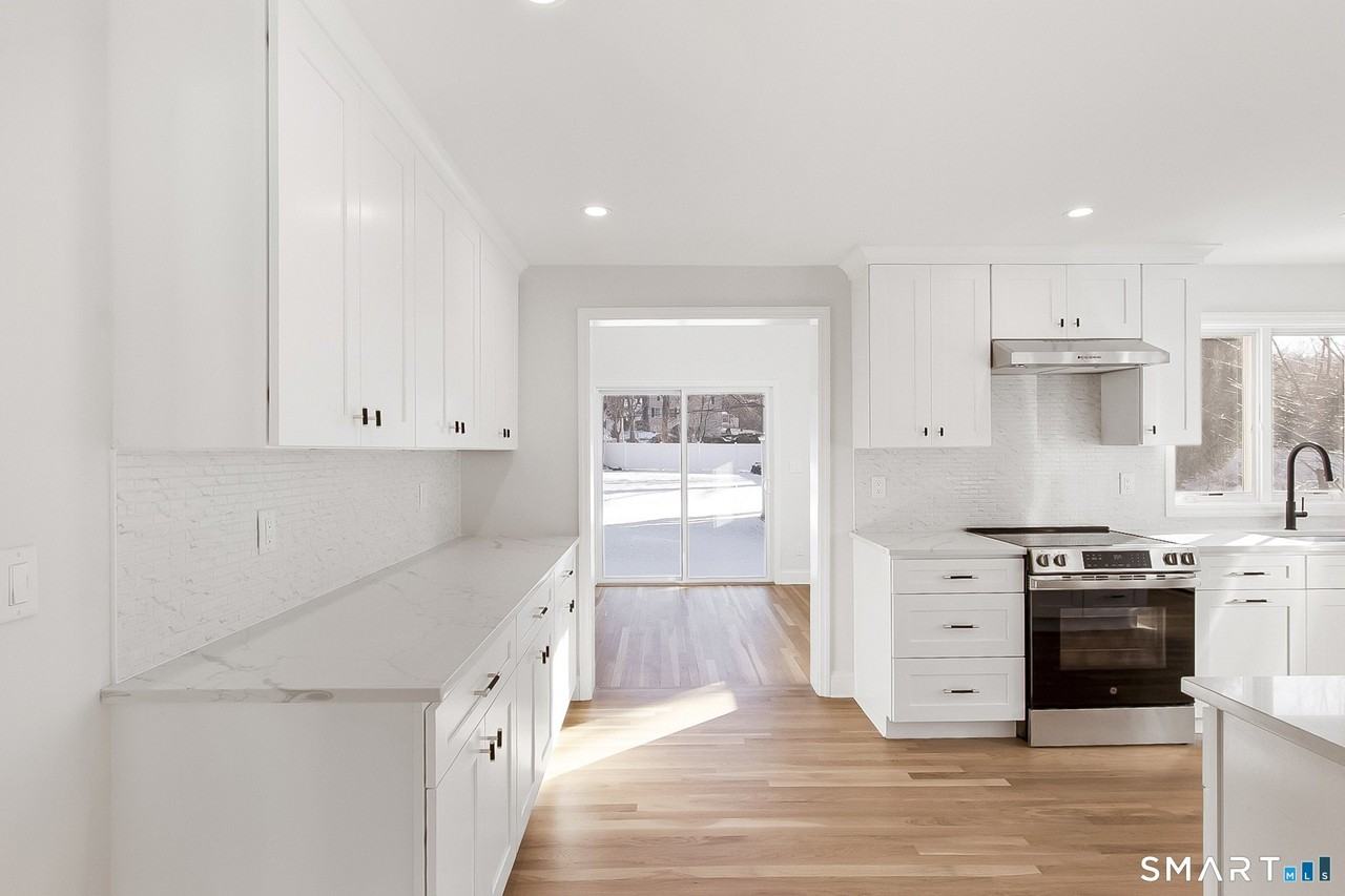 10 Greenwood Ave - Photo 6 of 36