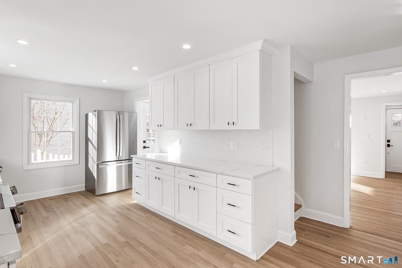 10 Greenwood Ave - Photo 7 of 36