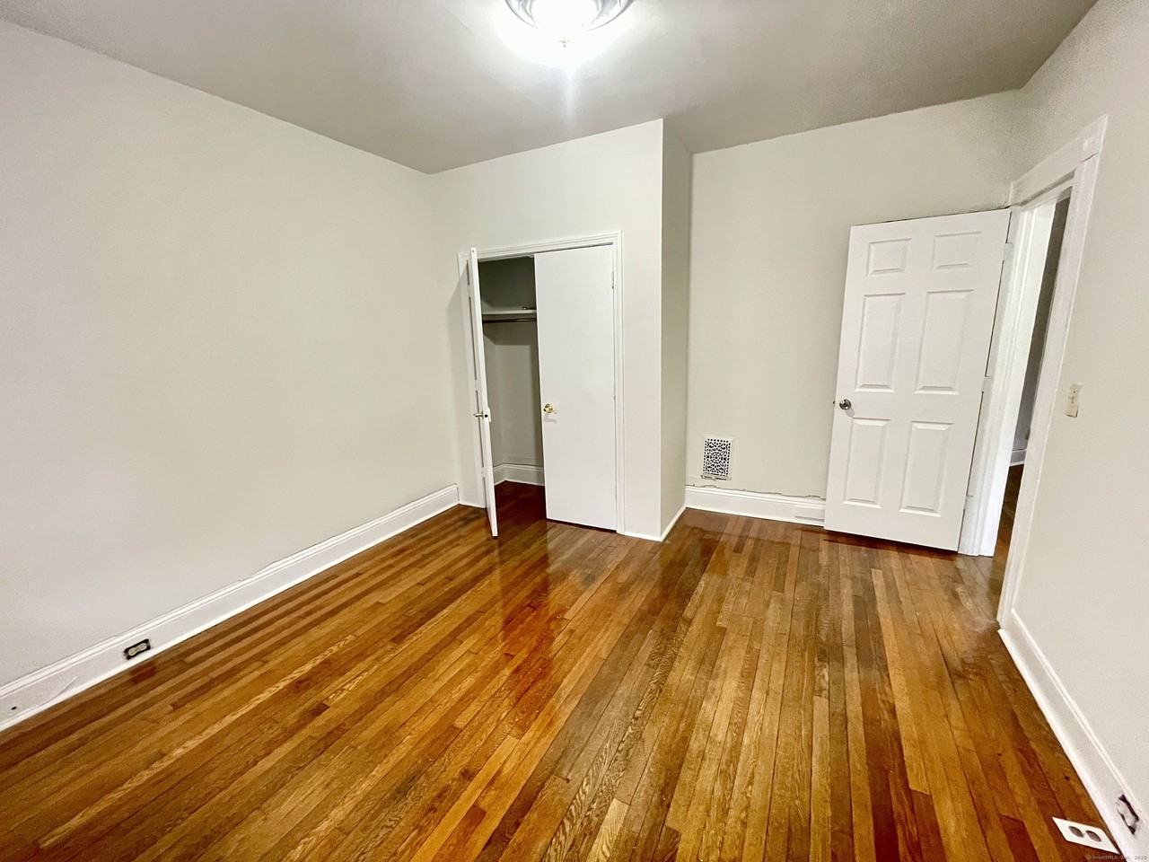 517 Brooks St - Photo 4 of 15