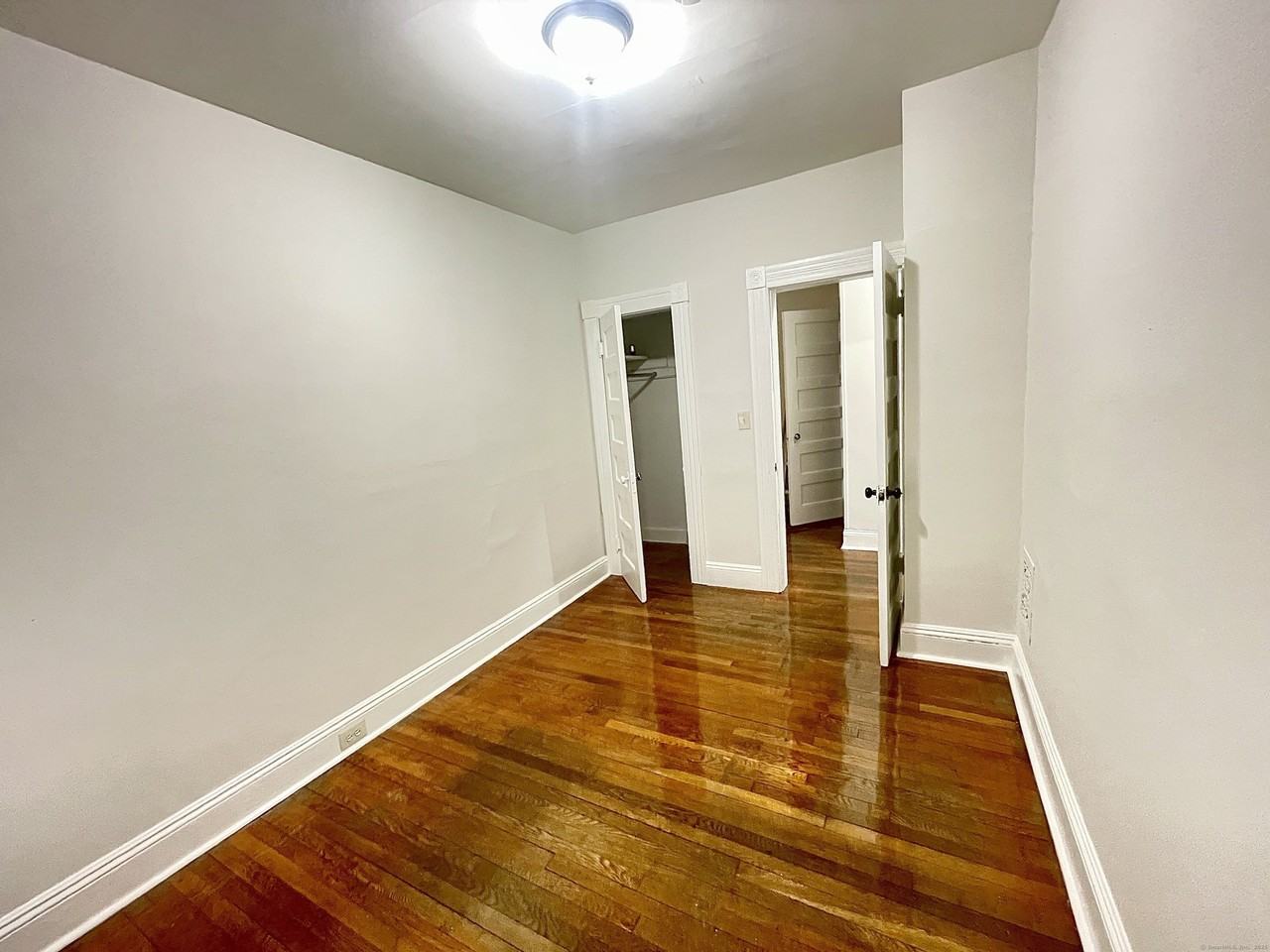 517 Brooks St - Photo 5 of 15