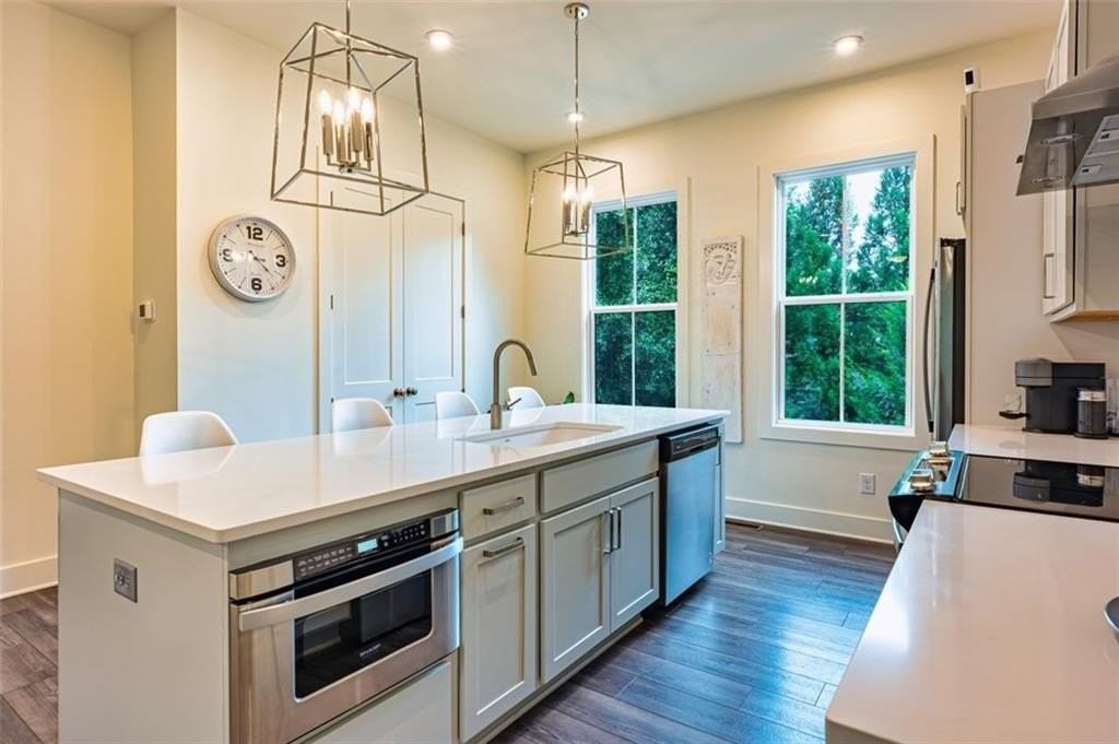 305 Dilbeck Cir Ne - Photo 3 of 34