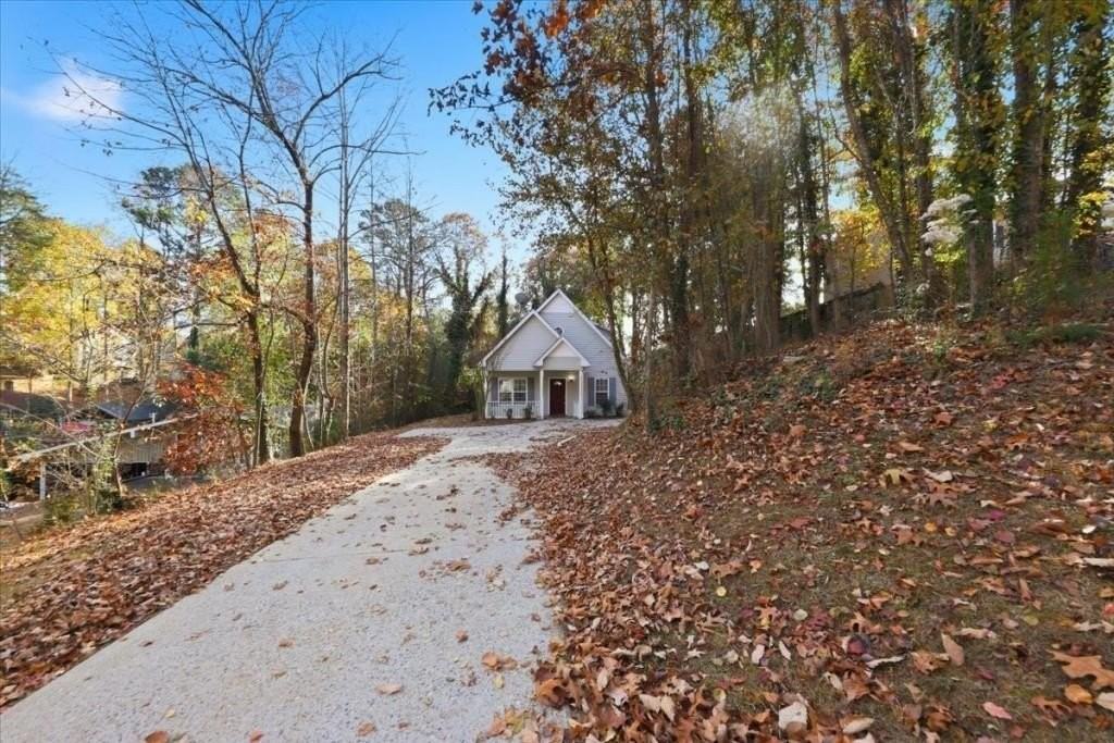 2515 Lakeview Trl - Photo 2 of 27