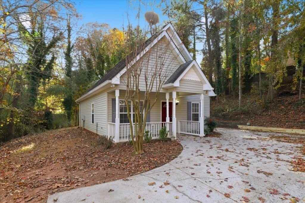 2515 Lakeview Trl - Photo 3 of 27