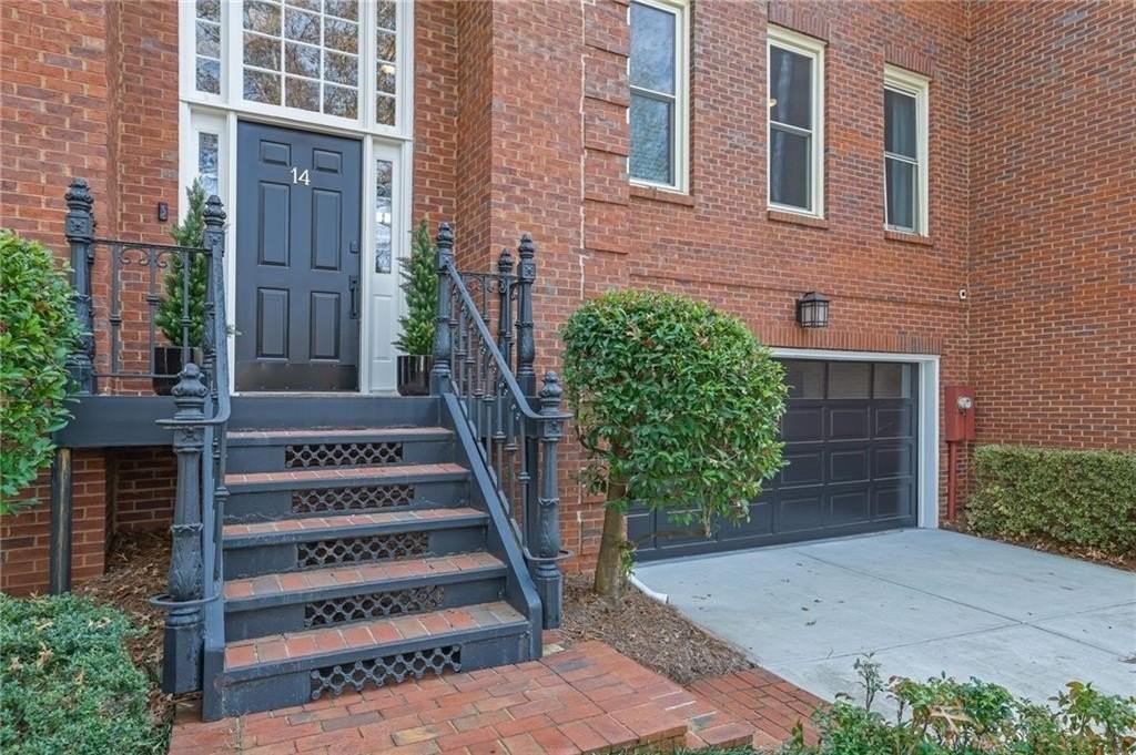 7155 Roswell Rd Apt 14 #14 - Photo 3 of 35