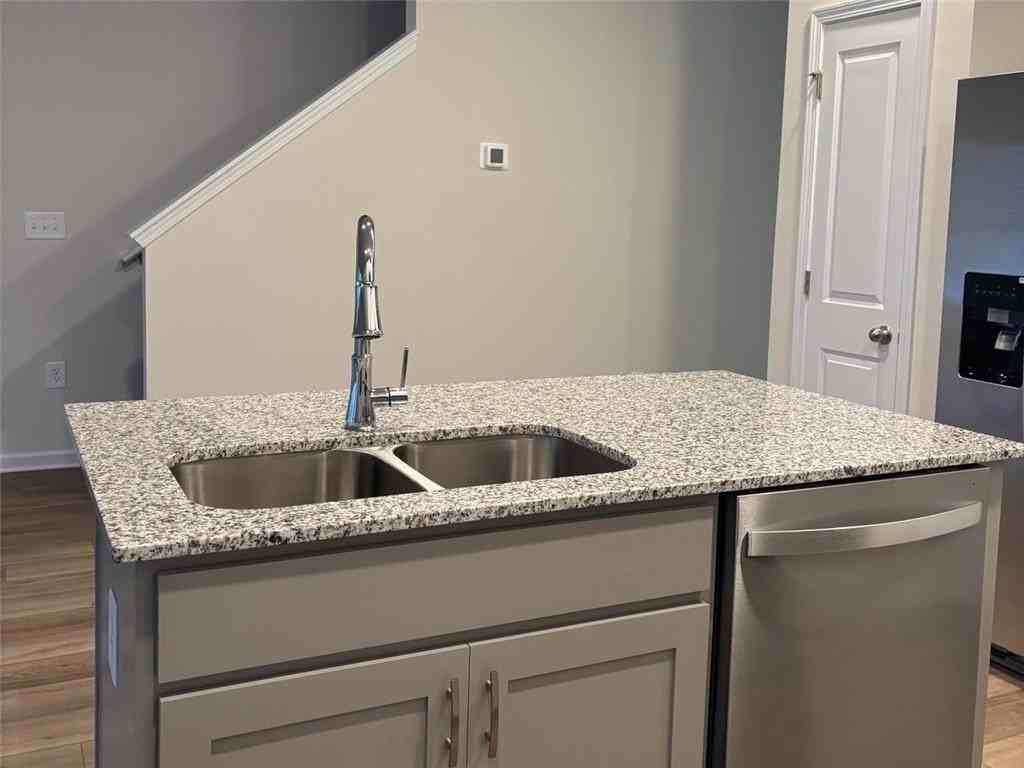 9440 Maple Grove Ln - Photo 7 of 21