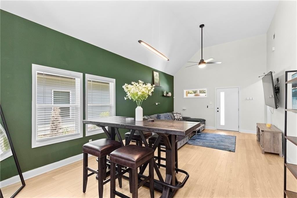 624 Robert St Nw - Photo 4 of 28