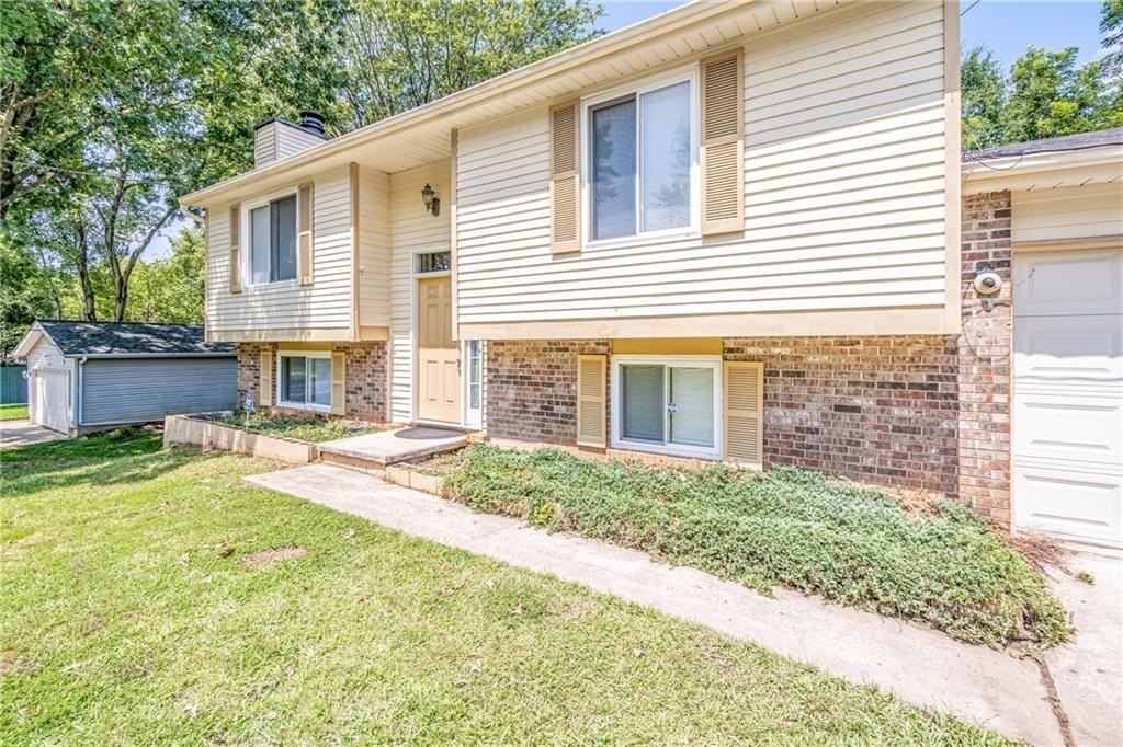 2407 Redfield Dr - Photo 5 of 37