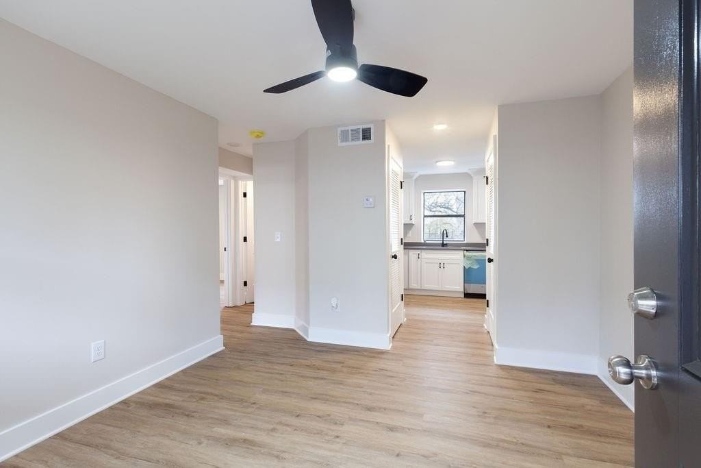 396 Linden Ave Ne Apt 103 #103 - Photo 4 of 13