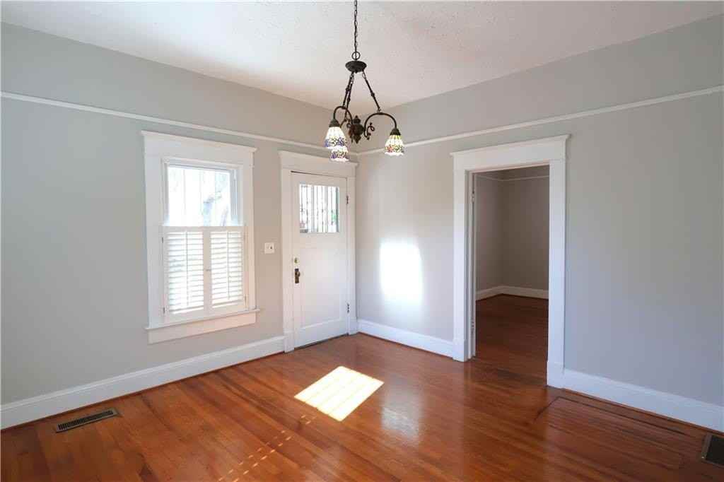 217 Mountain View St - Photo 4 of 50