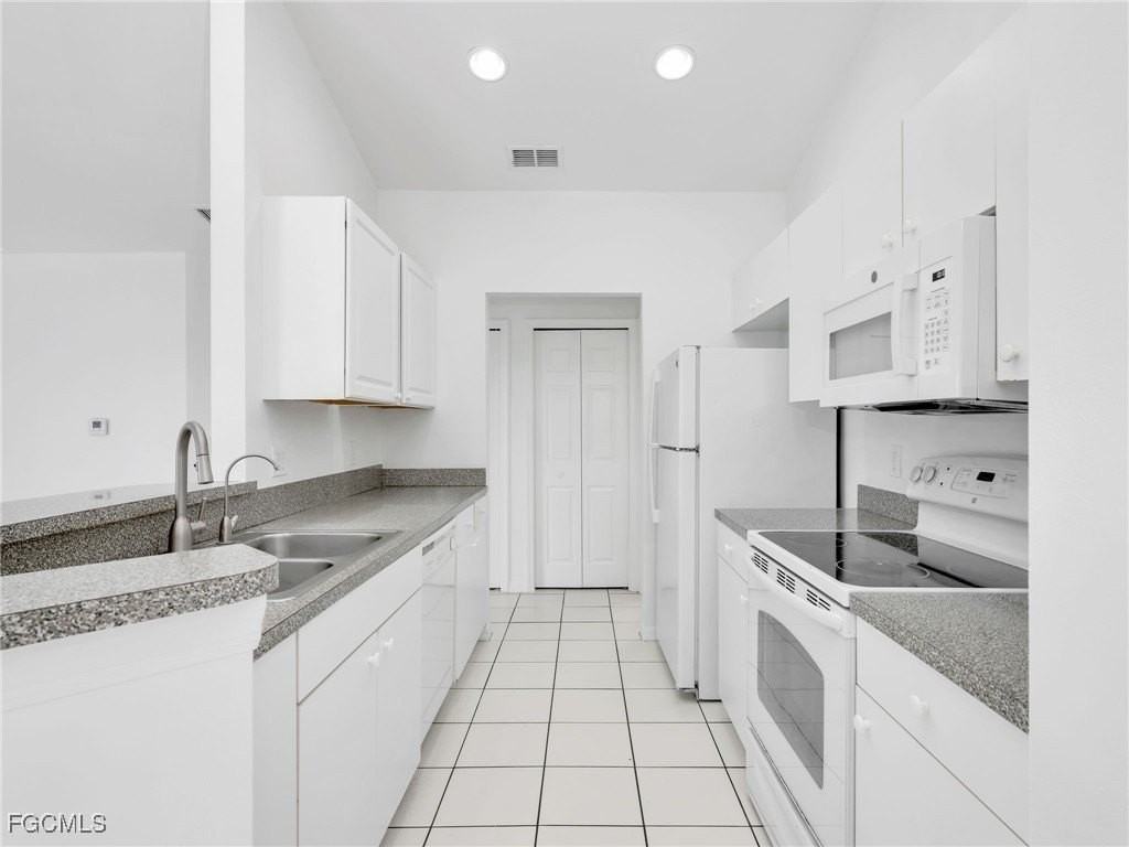 1543 Hightower Ave S - Photo 3 of 14